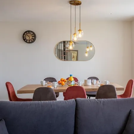 Brp Center, Floor Luxurious I, 4 Bedrooms+3 Bathrooms * Cannes